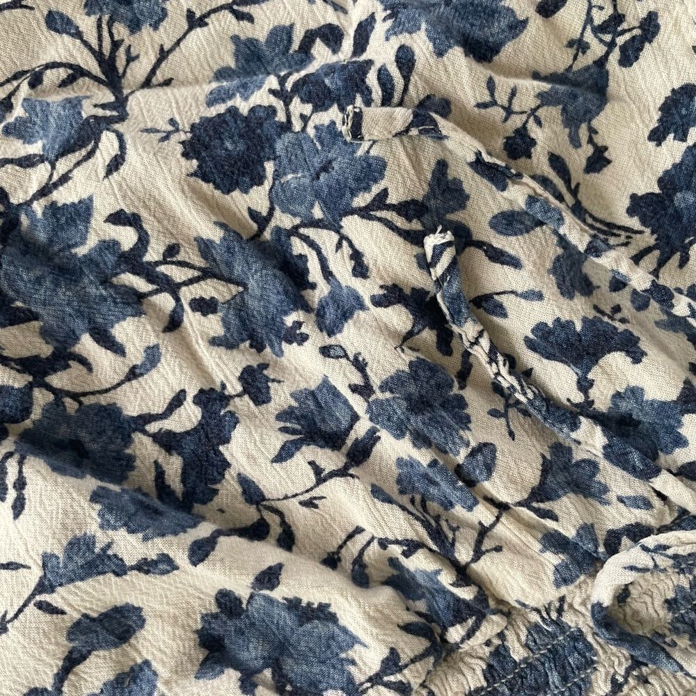 AMERICAN Eagle Outfitters 100% viscose blue floral elastic waistband shorts,  XL - Picture 4 of 4